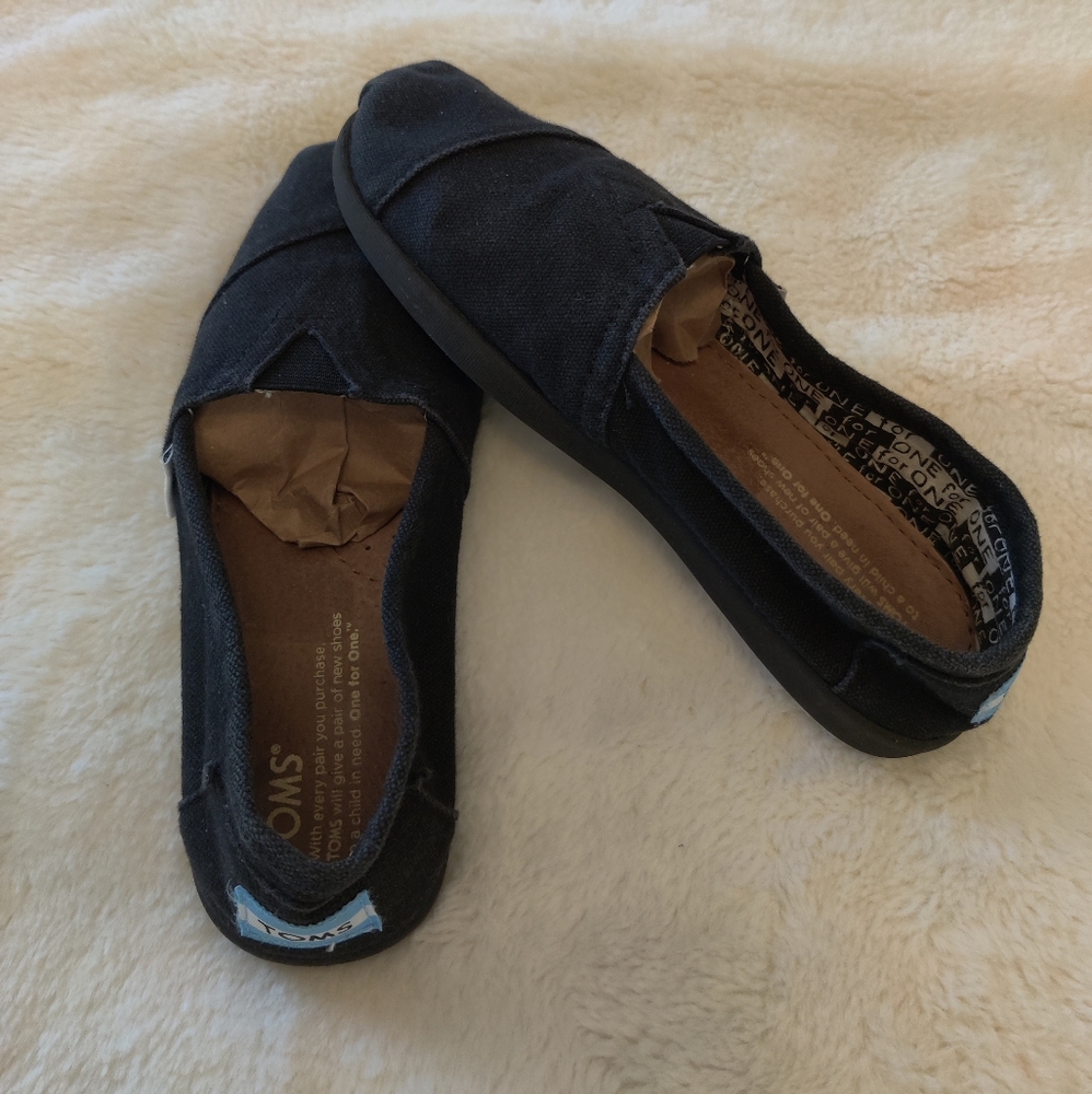 Great Condition: Toms Black Casual Shoes Size 2.5